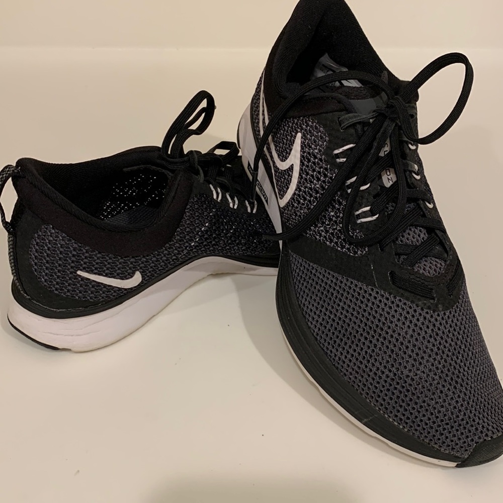 Women’s Nike zoom sneaker size 7